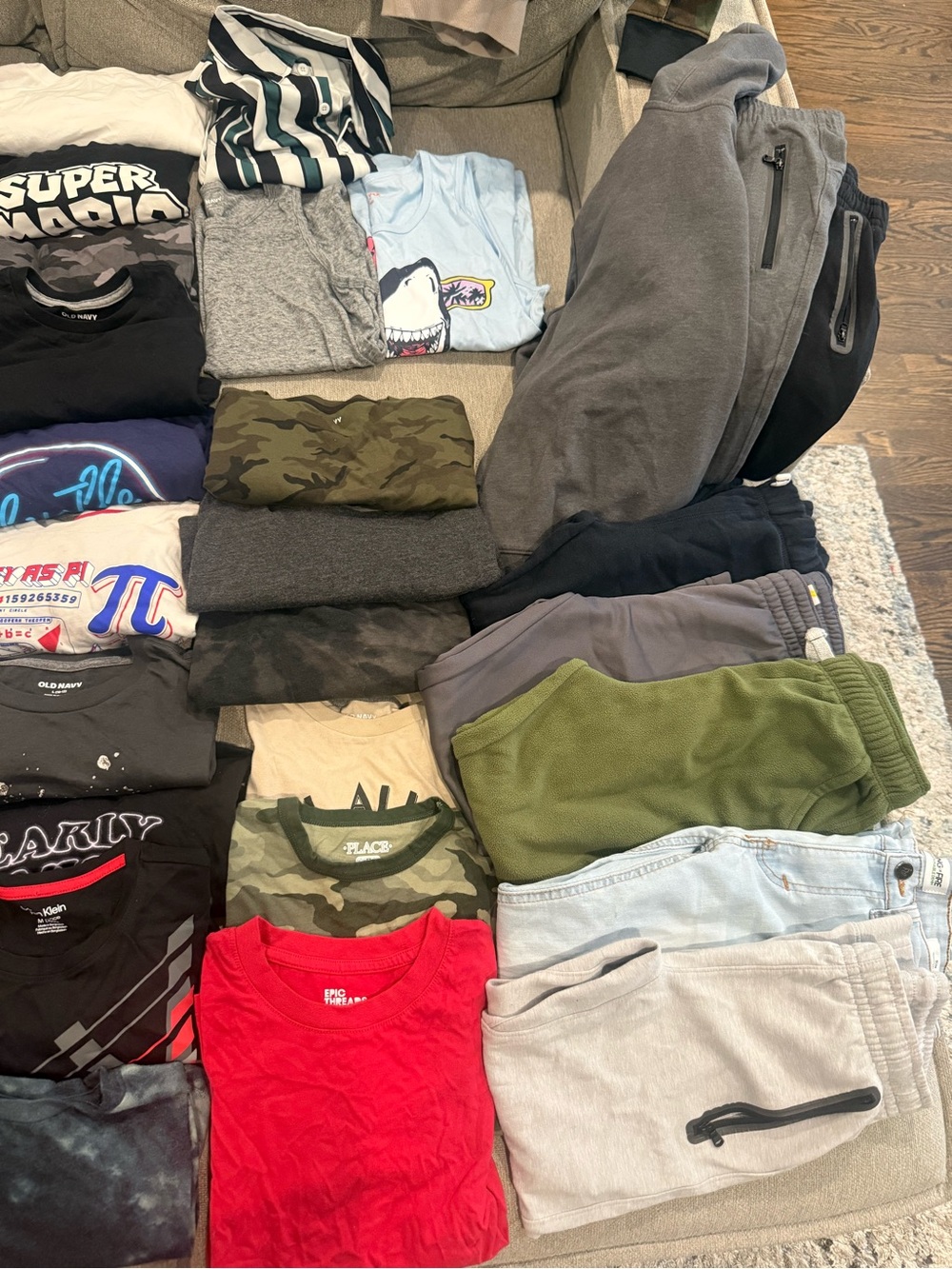 31 PIECE BOYS BOX MISC.